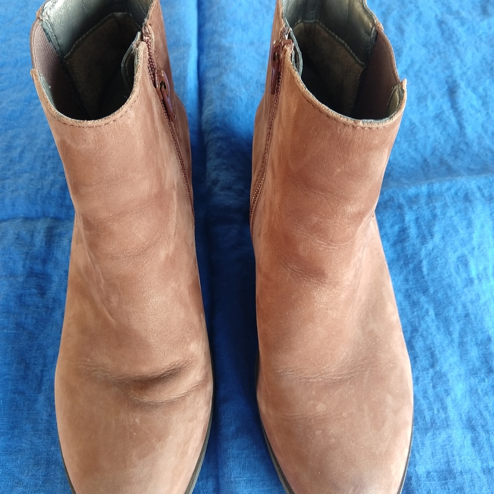 Array Suede Ankle Boots 9 N